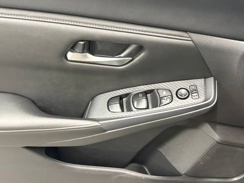 Used 2024 Nissan Sentra SV FWD image 11