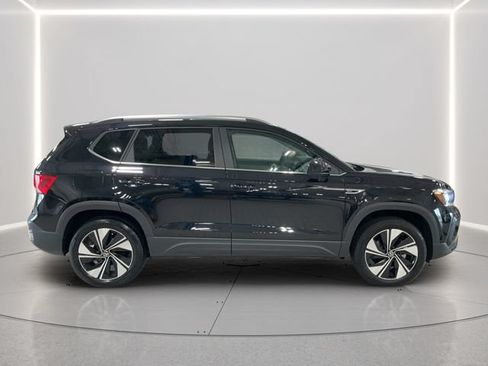 Used 2023 Volkswagen Taos SE w/ Panoramic Sunroof Package AWD/4WD image 7