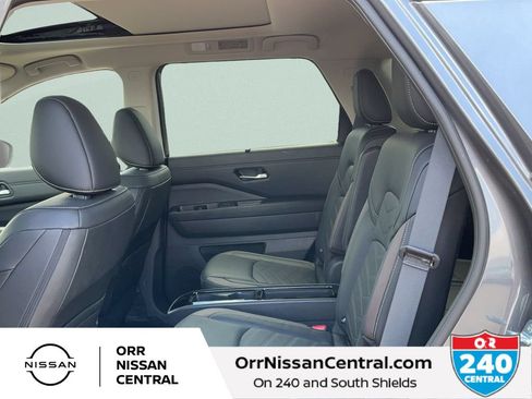 Used 2025 Nissan Pathfinder Platinum AWD/4WD image 14