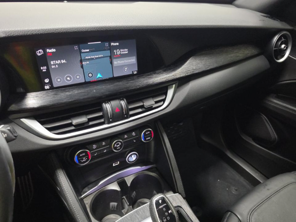 Used 2023 Alfa Romeo Stelvio Sprint RWD image 5