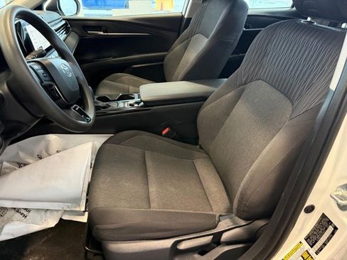 Used 2025 Toyota Camry LE image 15