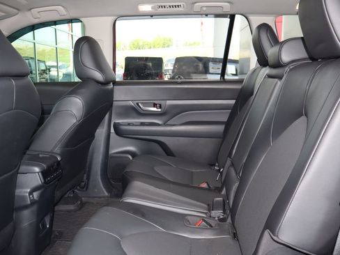 Used 2025 Toyota Grand Highlander AWD Hybrid image 32