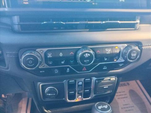 Used 2025 Jeep Wrangler Sahara w/ Technology Group image 23