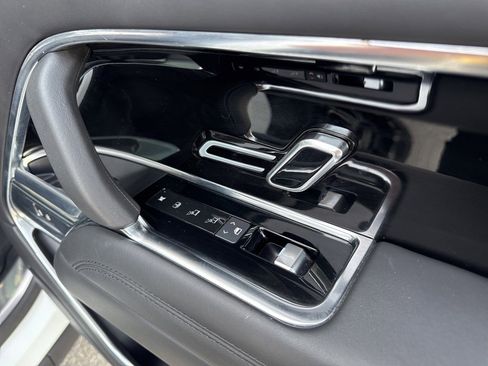 Used 2022 Land Rover Range Rover SE image 12