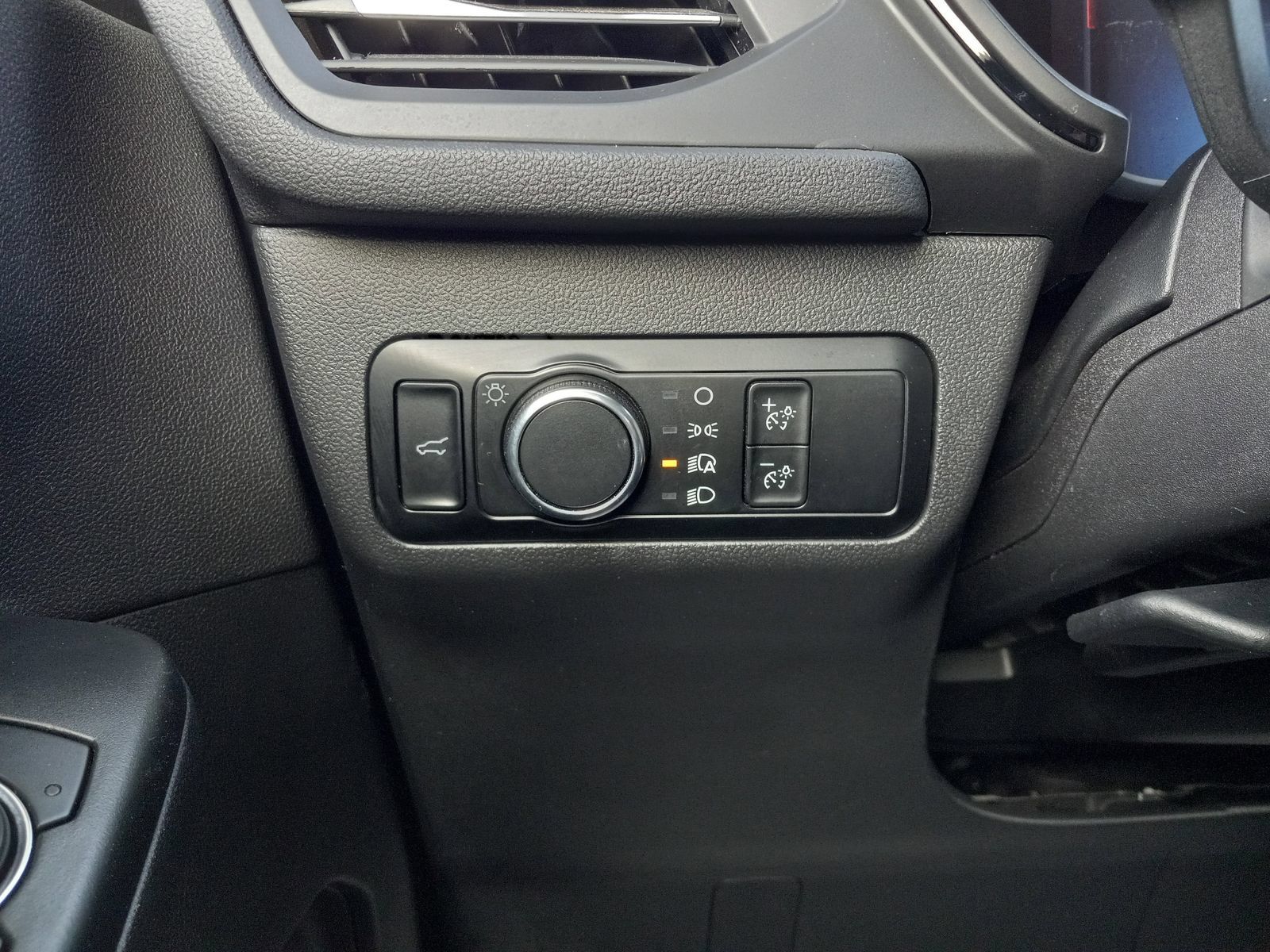 Used 2024 Ford Escape ST-Line w/ Cold Weather Package FWD image 26