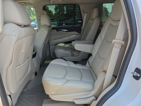 Used 2020 Cadillac Escalade Luxury RWD image 11