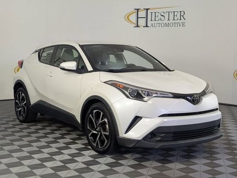 Used 2019 Toyota C-HR XLE FWD image 2
