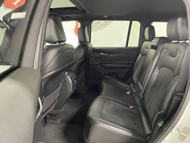 Used 2024 Jeep Grand Cherokee Altitude AWD/4WD image 21