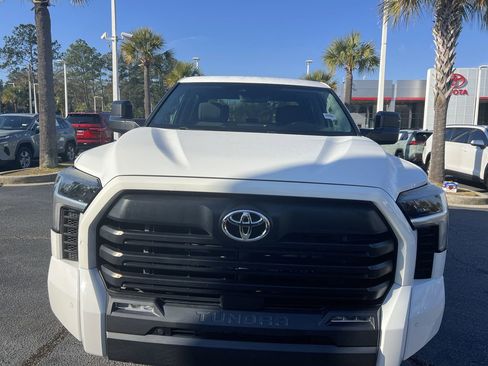 Used 2022 Toyota Tundra SR5 w/ SR5 Convenience Package image 3