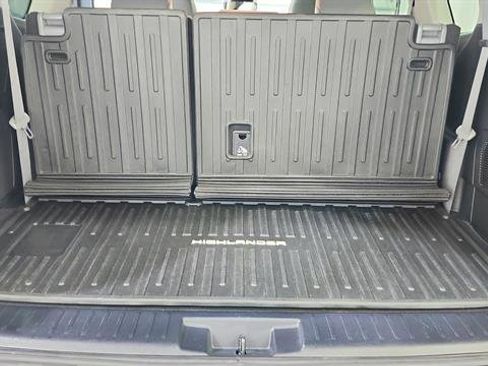 Used 2021 Toyota Highlander Limited FWD image 10