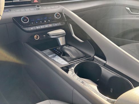 Used 2025 Hyundai Elantra SEL image 42