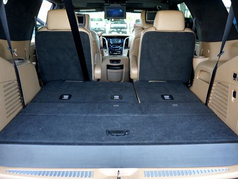 Used 2019 Cadillac Escalade Platinum image 29