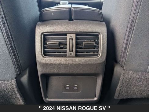 Used 2024 Nissan Rogue SV image 10