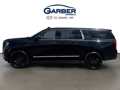 Used 2023 GMC Yukon XL SLT w/ SLT Premium Package AWD/4WD image 2