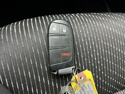 Used 2014 Dodge Journey SXT w/ Flexible Seating Group image 23