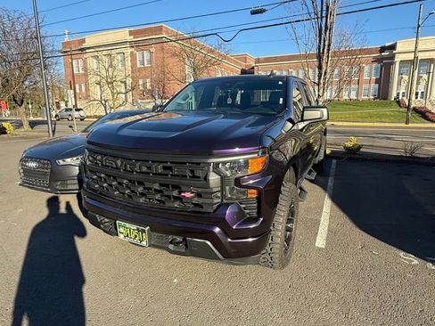 Used 2022 Chevrolet Silverado 1500 Custom image 3
