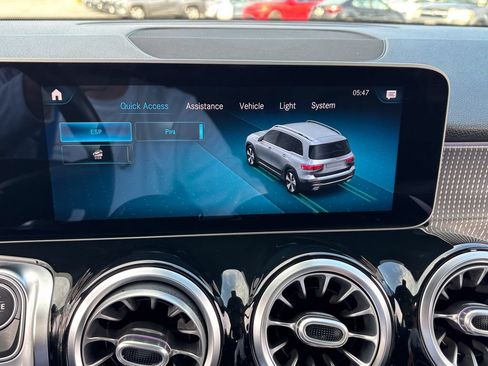 Used 2021 Mercedes-Benz GLB 250 4MATIC image 35