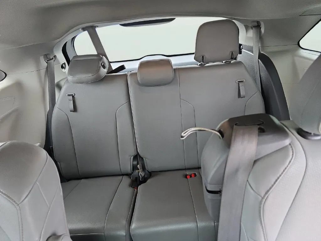 Used 2021 Toyota Sienna XLE FWD image 16