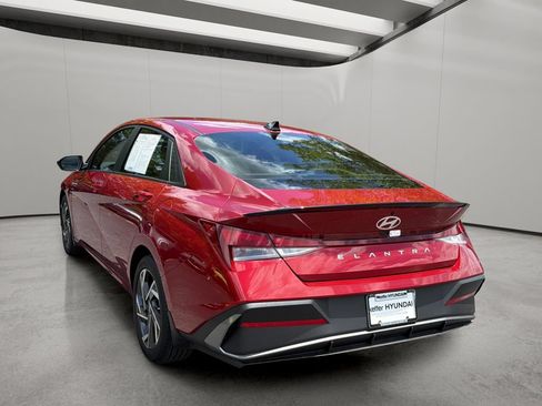Certified 2025 Hyundai Elantra Sport FWD image 3