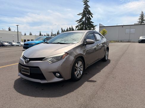 Used 2014 Toyota Corolla LE FWD image 2