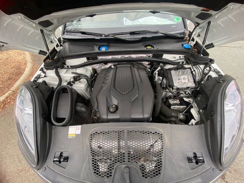 Used 2023 Porsche Macan image 16