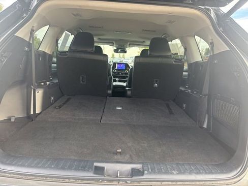 Used 2024 Toyota Highlander XLE image 28