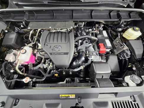 Used 2024 Toyota Highlander XLE image 10