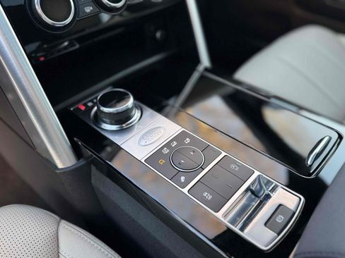 Used 2019 Land Rover Discovery HSE image 34