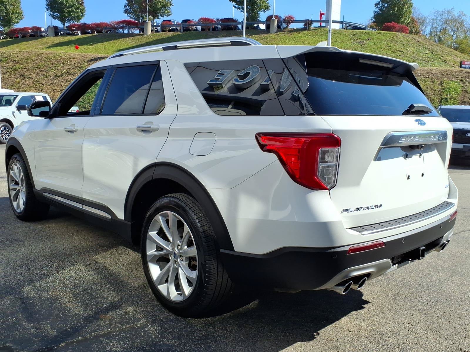 Certified 2023 Ford Explorer Platinum w/ Technology Package AWD/4WD image 4