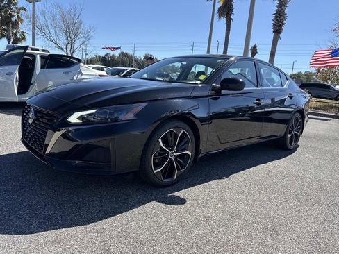 Certified 2023 Nissan Altima 2.5 SR image 8