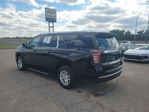 Used 2024 Chevrolet Suburban LT RWD image 24