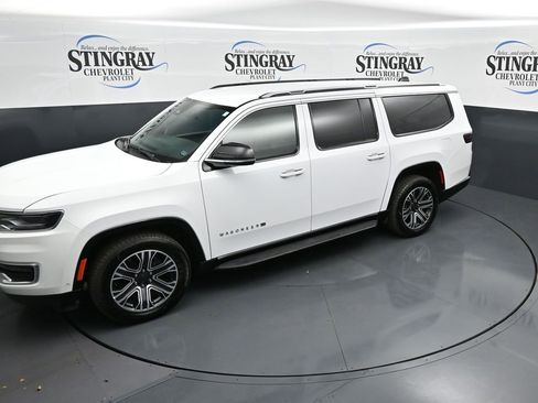 Used 2024 Jeep Wagoneer L Series II w/ Flexible Seating Group AWD/4WD image 20