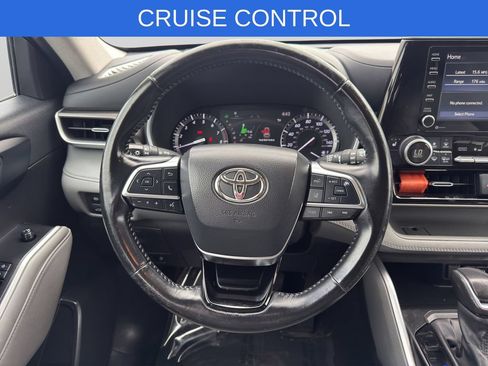 Used 2021 Toyota Highlander XLE AWD/4WD image 7