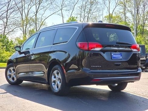 Used 2017 Chrysler Pacifica Touring-L Plus w/ Advanced Safetytec Group FWD image 27