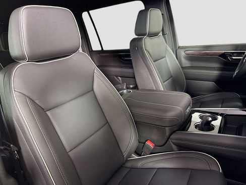 New 2025 Chevrolet Suburban Premier image 29