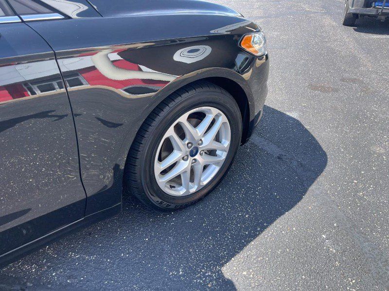 Used 2015 Ford Fusion SE FWD image 5