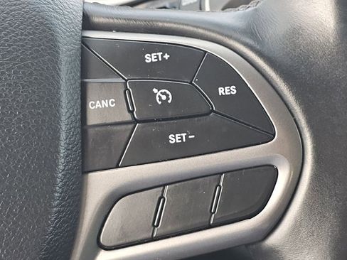 Used 2019 Jeep Cherokee Latitude Plus w/ Comfort/Convenience Group AWD/4WD image 11