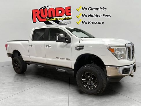 Used 2017 Nissan Titan SV AWD/4WD image 8