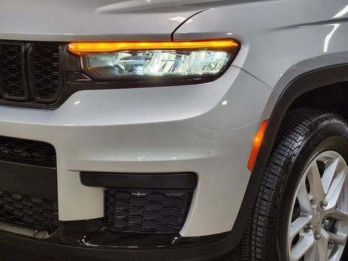 Used 2022 Jeep Grand Cherokee L Laredo RWD image 14