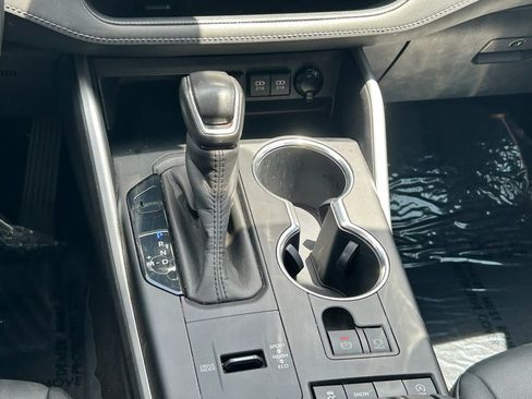 Used 2020 Toyota Highlander XLE FWD image 23