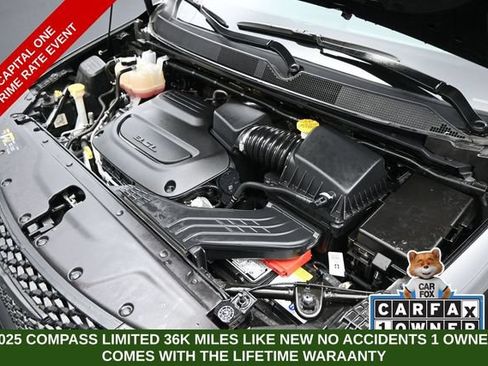 Used 2025 Chrysler Pacifica Limited FWD image 45