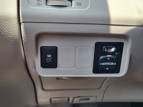 Used 2013 Toyota Corolla L FWD image 21