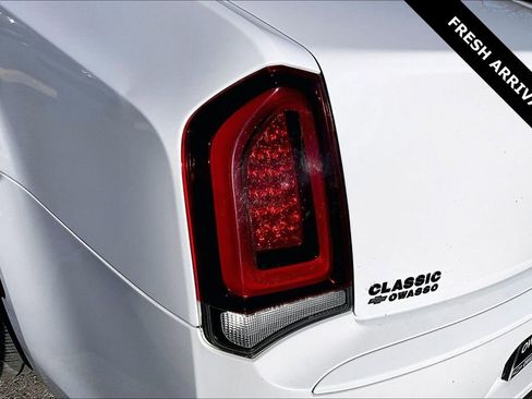 Used 2019 Chrysler 300 S image 21