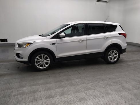 Used 2019 Ford Escape SE FWD image 2