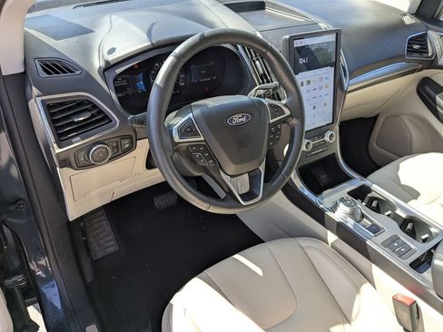 Used 2022 Ford Edge Titanium AWD/4WD image 10