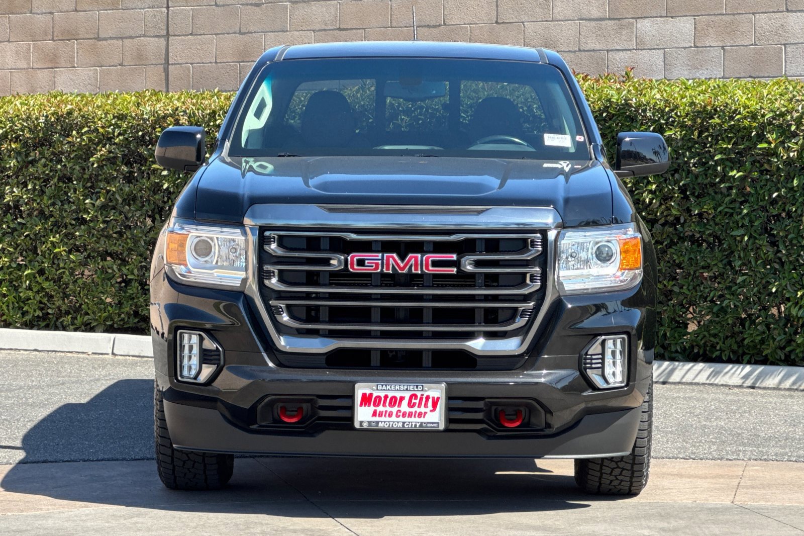 Certified 2022 GMC Canyon AT4 w/ Trailering Package AWD/4WD image 9