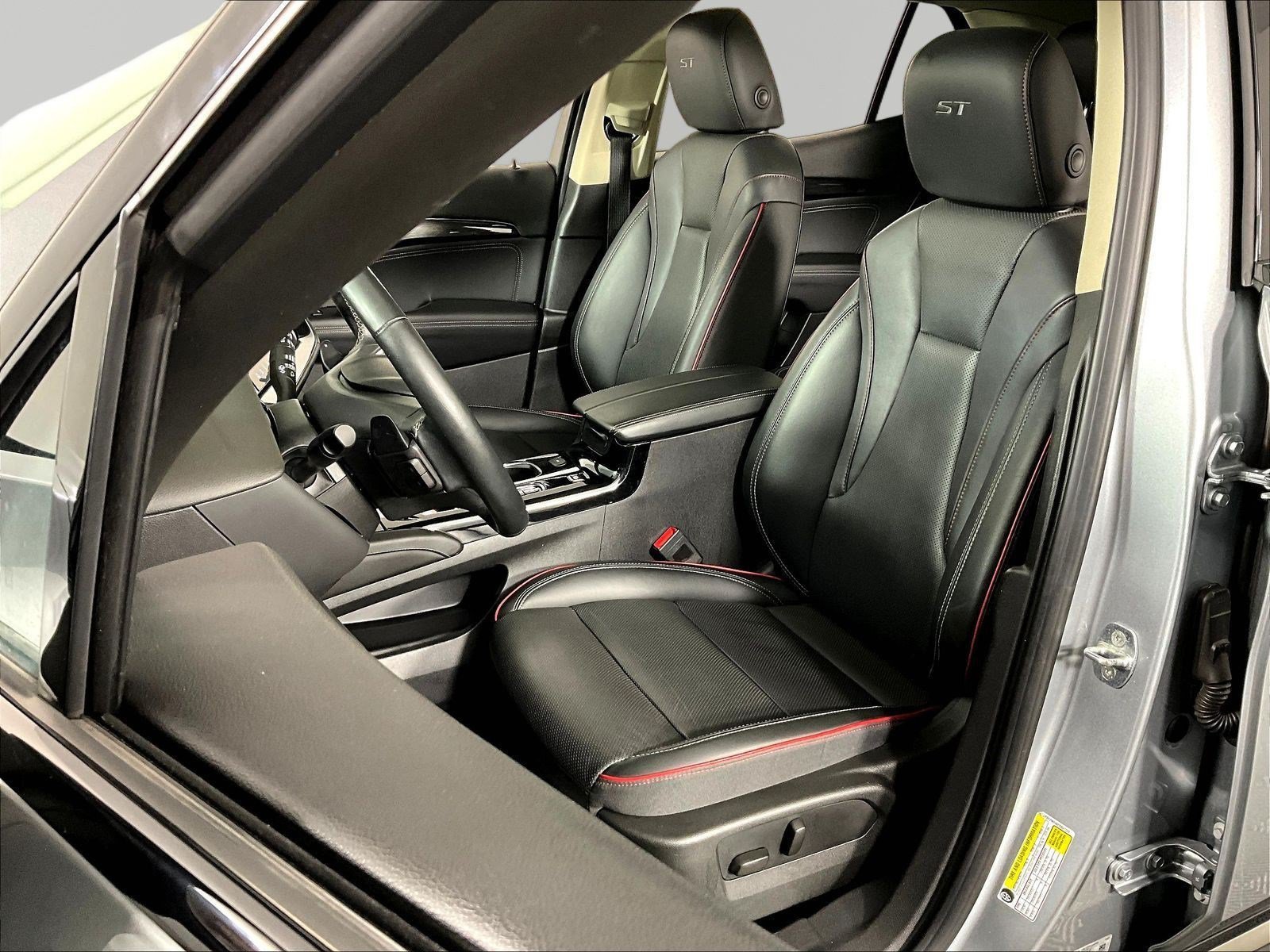 Used 2023 Buick Envision Essence w/ Sport Touring Package FWD image 21
