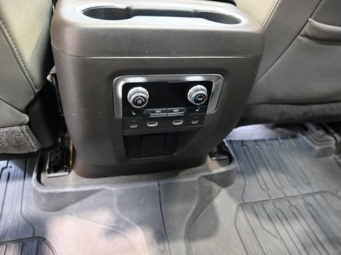 Used 2021 GMC Yukon XL SLT w/ SLT Premium Package image 29