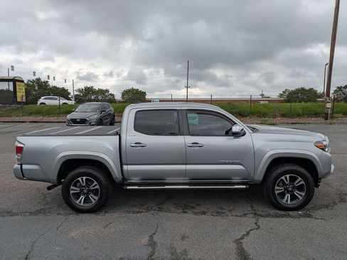 Used 2019 Toyota Tacoma Limited AWD/4WD image 4