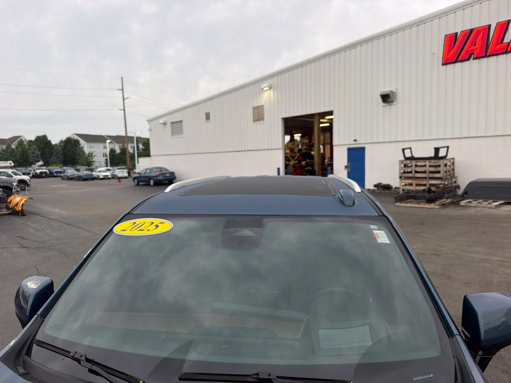 Used 2025 Chevrolet Tahoe High Country AWD/4WD image 13
